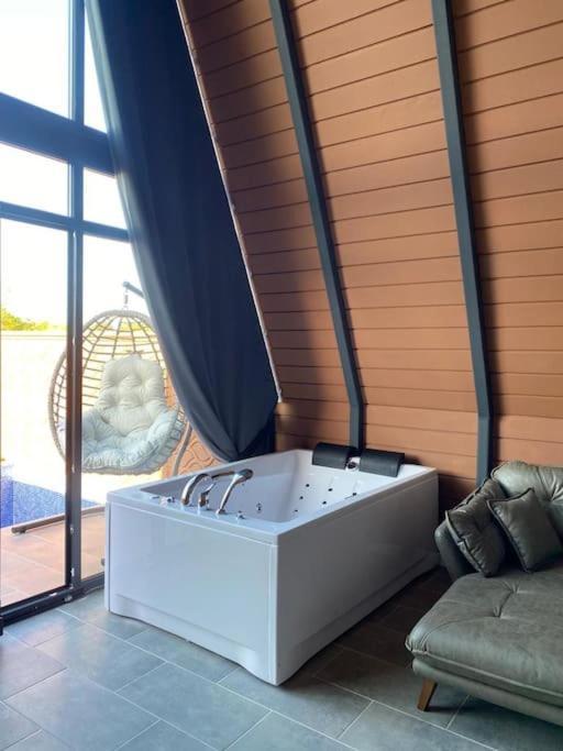 Triangle Life Suit Hotel คาร์เทเพ ภายนอก รูปภาพ